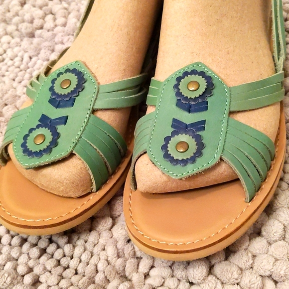 Adorable Huaraches Strappy Sandals - Picture 2 of 7